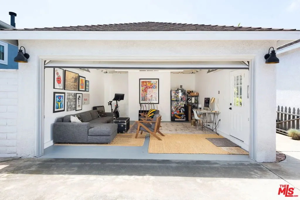 Los Angeles, California 90045, United States, 3 Bedrooms Bedrooms, ,2 BathroomsBathrooms,Residential,Active,114594