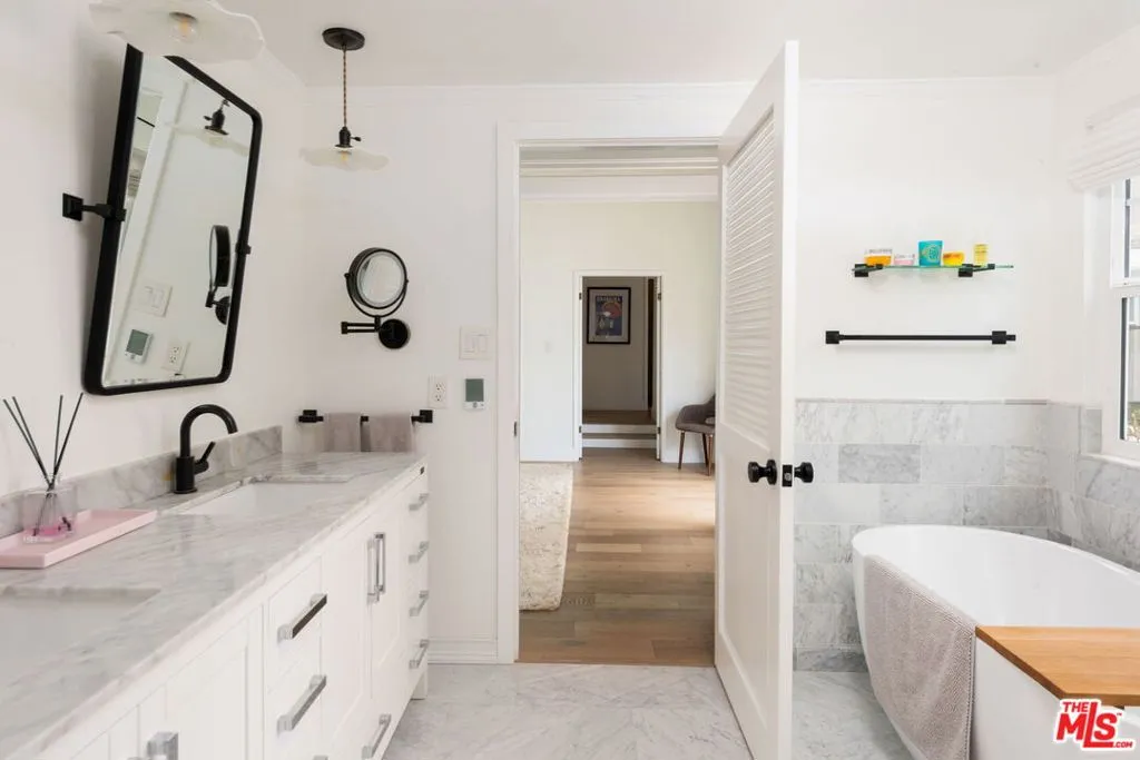 Los Angeles, California 90045, United States, 3 Bedrooms Bedrooms, ,2 BathroomsBathrooms,Residential,Active,114594