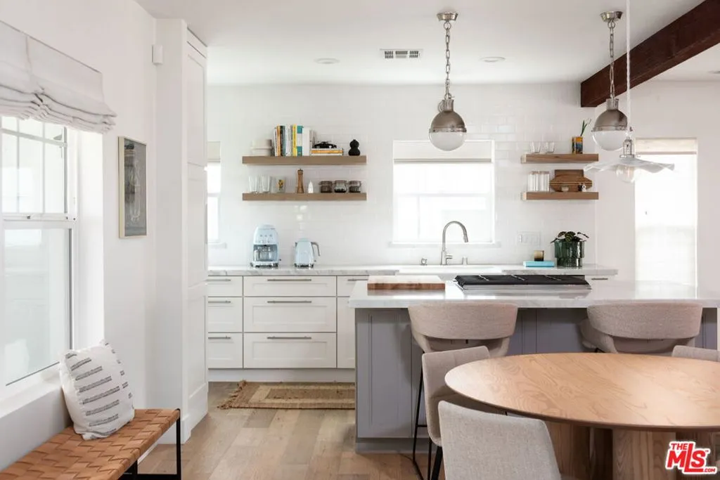 Los Angeles, California 90045, United States, 3 Bedrooms Bedrooms, ,2 BathroomsBathrooms,Residential,Active,114594