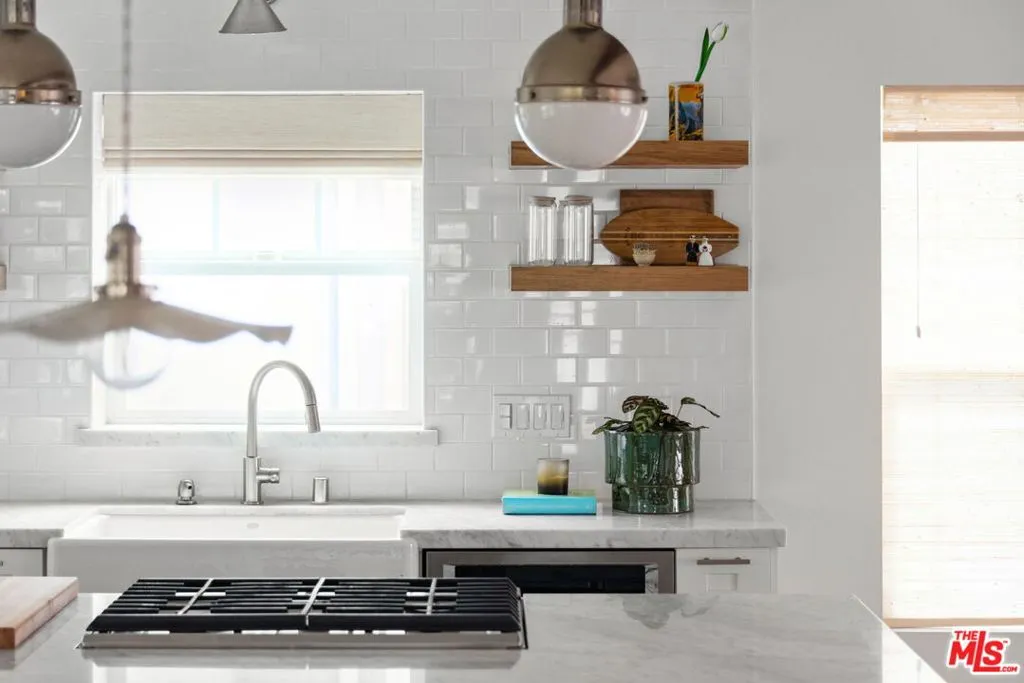 Los Angeles, California 90045, United States, 3 Bedrooms Bedrooms, ,2 BathroomsBathrooms,Residential,Active,114594