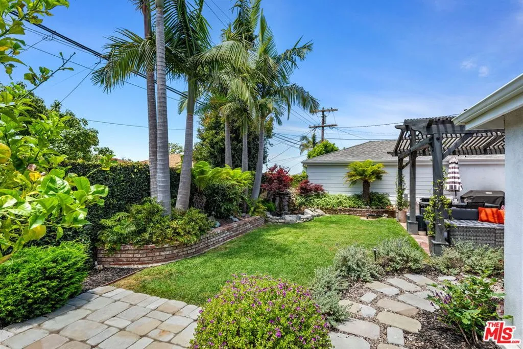 Los Angeles, California 90045, United States, 3 Bedrooms Bedrooms, ,2 BathroomsBathrooms,Residential,Active,114594