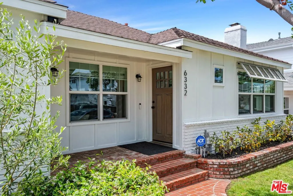 Los Angeles, California 90045, United States, 3 Bedrooms Bedrooms, ,2 BathroomsBathrooms,Residential,Active,114594