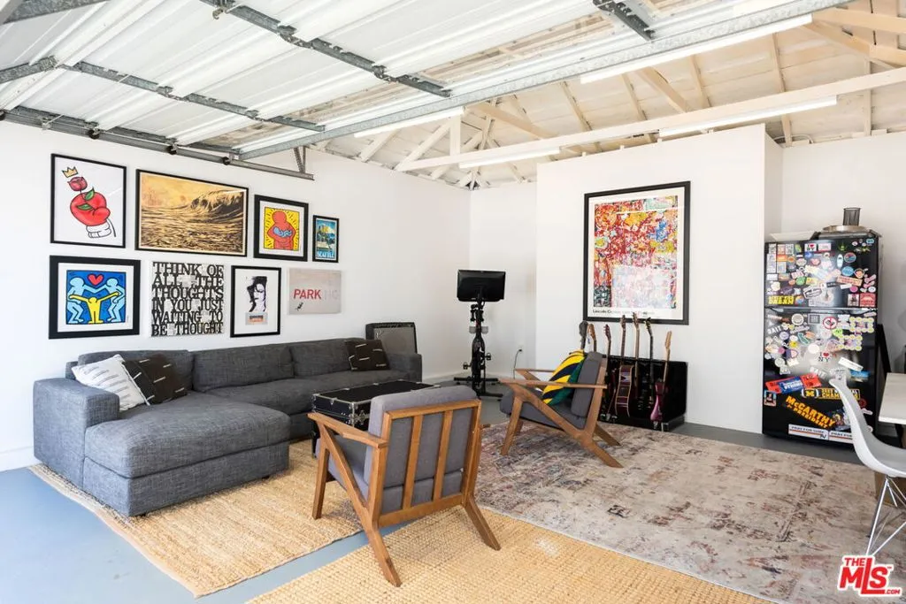 Los Angeles, California 90045, United States, 3 Bedrooms Bedrooms, ,2 BathroomsBathrooms,Residential,Active,114594