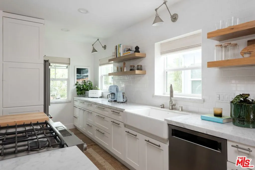 Los Angeles, California 90045, United States, 3 Bedrooms Bedrooms, ,2 BathroomsBathrooms,Residential,Active,114594