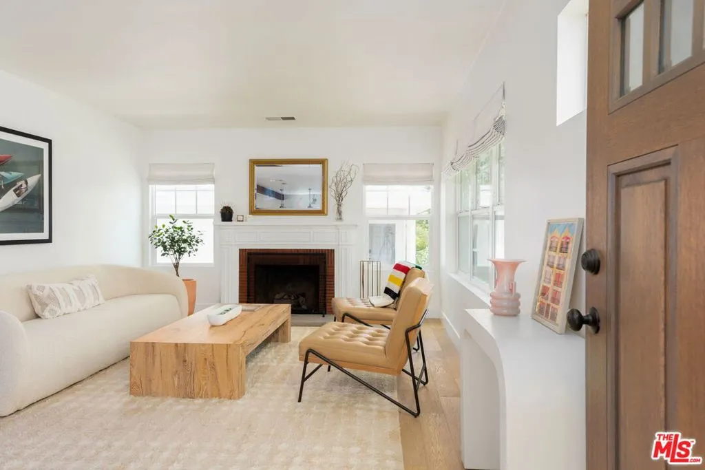 Los Angeles, California 90045, United States, 3 Bedrooms Bedrooms, ,2 BathroomsBathrooms,Residential,Active,114594