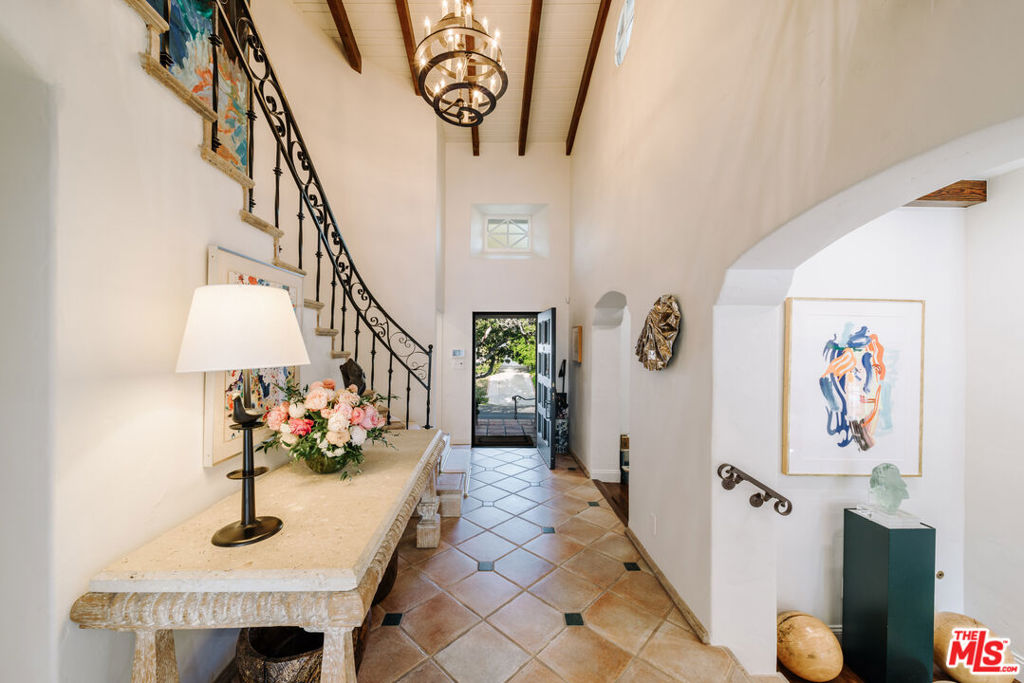 Properties 2 365 Comstock Avenue