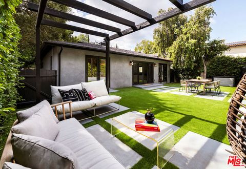 A home in Studio City