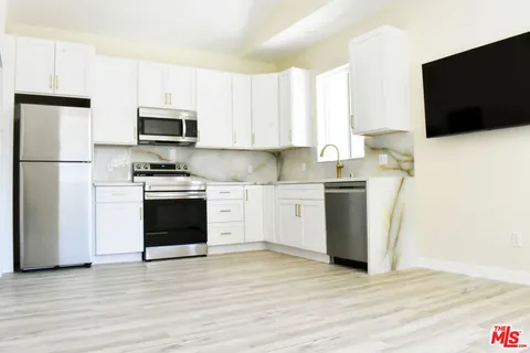 MLS: 25512885