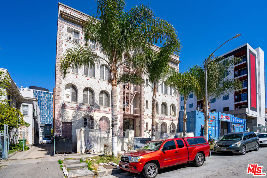 Properties 3 2819 Leeward Avenue