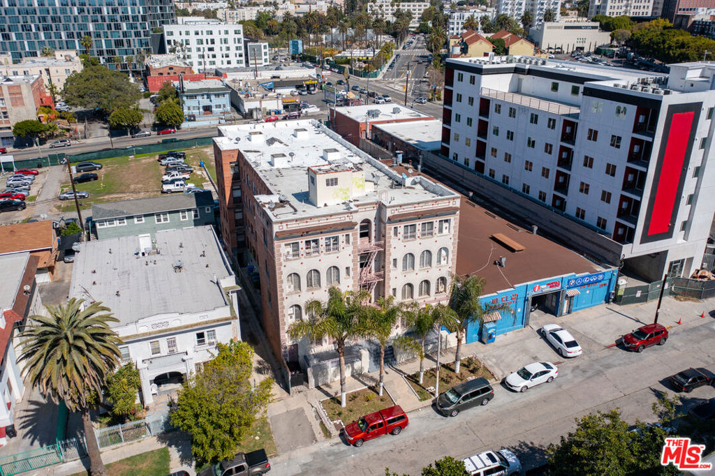Properties 1 2819 Leeward Avenue
