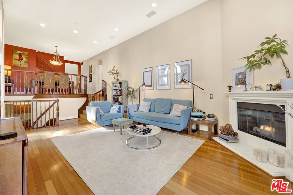 Properties 2 5700 Seawalk Drive 8