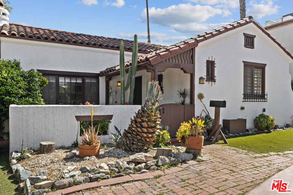 Properties 1 11146 Huston Street