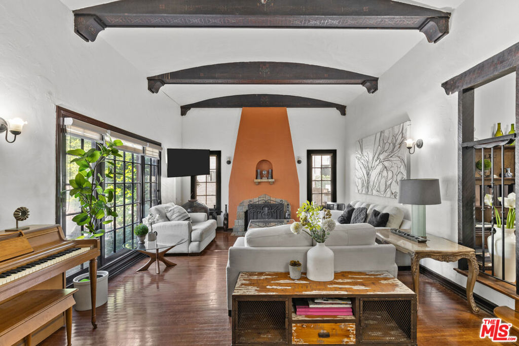 Properties 2 11146 Huston Street
