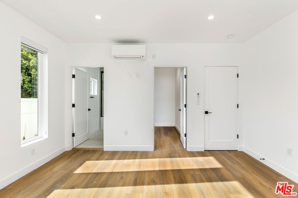 Properties 4 1614 1/2 S Sycamore Avenue