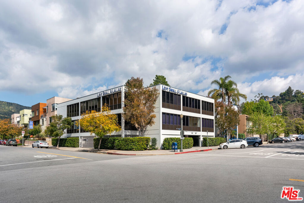 Properties 2 815 Moraga Drive
