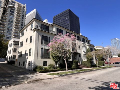 401 Shirley Place Beverly Hills CA 90212