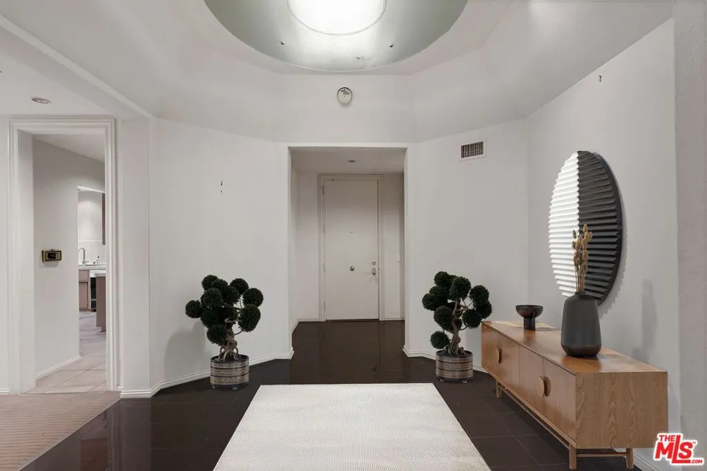 Los Angeles, California 90067, United States, 2 Bedrooms Bedrooms, ,4 BathroomsBathrooms,Residential,Active,96631