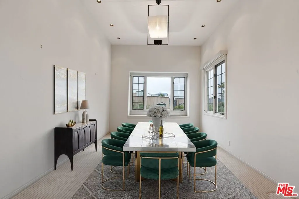 Los Angeles, California 90067, United States, 2 Bedrooms Bedrooms, ,4 BathroomsBathrooms,Residential,Active,96631