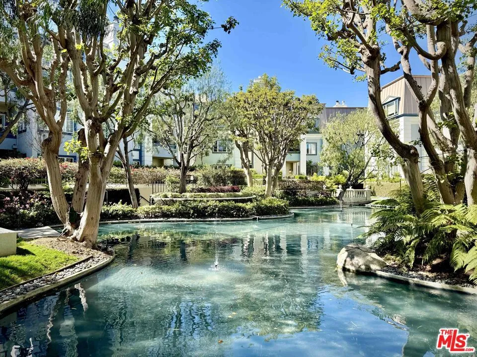 Los Angeles, California 90067, United States, 2 Bedrooms Bedrooms, ,4 BathroomsBathrooms,Residential,Active,96631