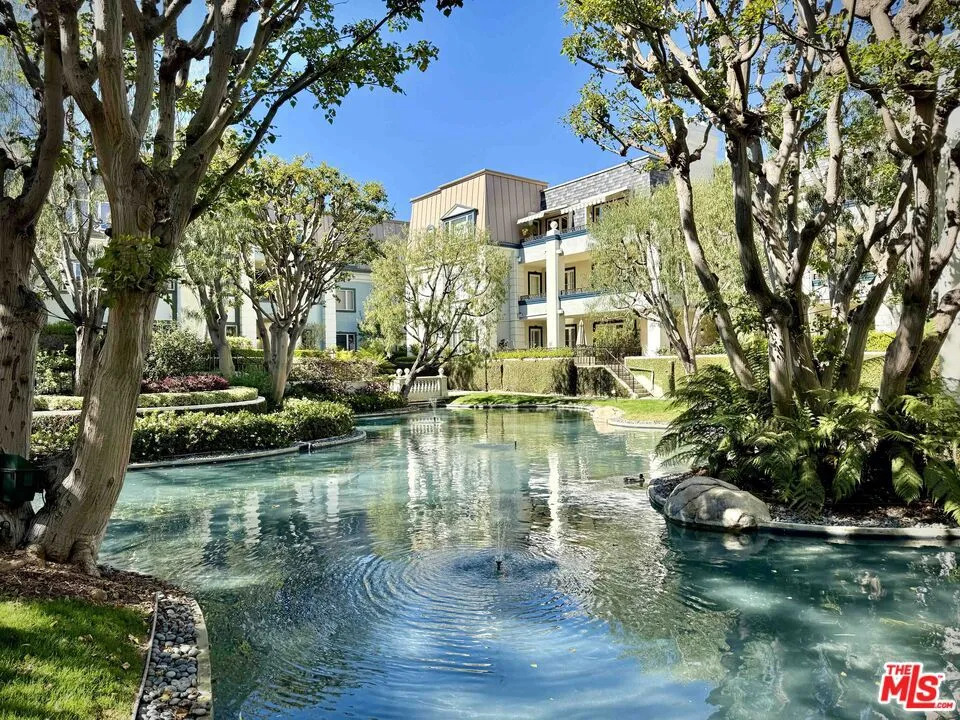 Los Angeles, California 90067, United States, 2 Bedrooms Bedrooms, ,4 BathroomsBathrooms,Residential,Active,96631