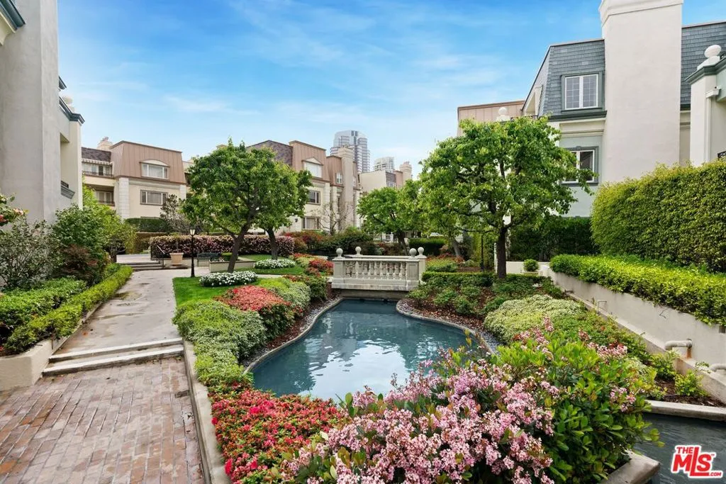 Los Angeles, California 90067, United States, 2 Bedrooms Bedrooms, ,4 BathroomsBathrooms,Residential,Active,96631