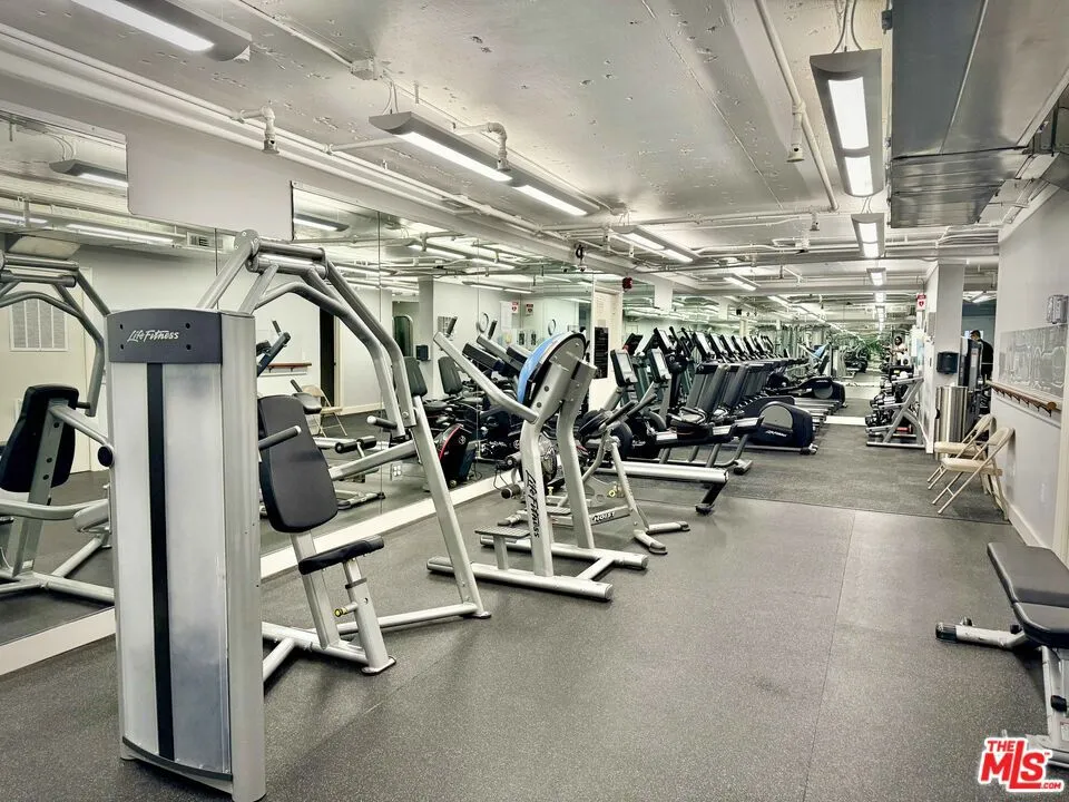 Los Angeles, California 90067, United States, 2 Bedrooms Bedrooms, ,4 BathroomsBathrooms,Residential,Active,96631