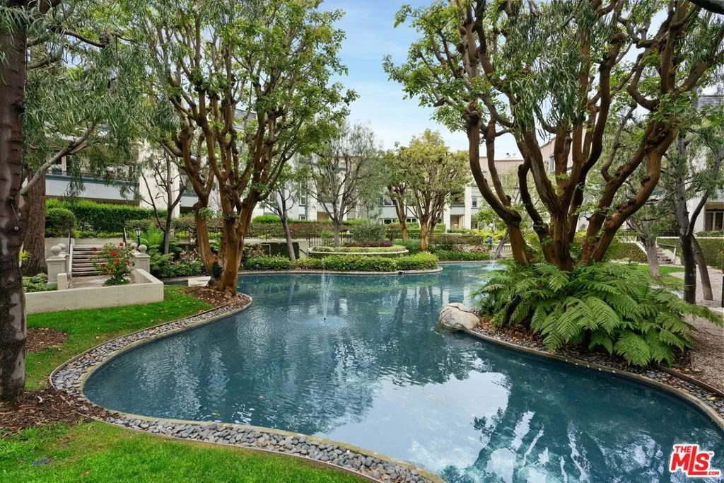 Los Angeles, California 90067, United States, 2 Bedrooms Bedrooms, ,4 BathroomsBathrooms,Residential,Active,96631