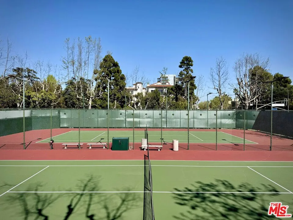 Los Angeles, California 90067, United States, 2 Bedrooms Bedrooms, ,4 BathroomsBathrooms,Residential,Active,96631