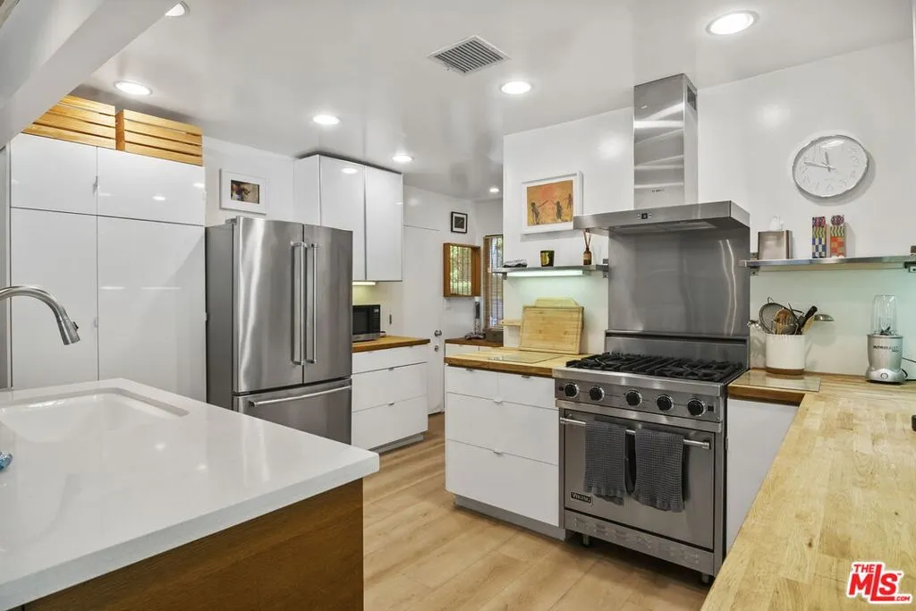 Pacific Palisades, California 90272, United States, 3 Bedrooms Bedrooms, ,2 BathroomsBathrooms,Residential,Active,123282