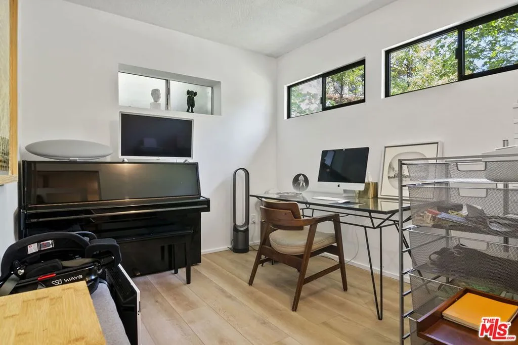 Pacific Palisades, California 90272, United States, 3 Bedrooms Bedrooms, ,2 BathroomsBathrooms,Residential,Active,123282