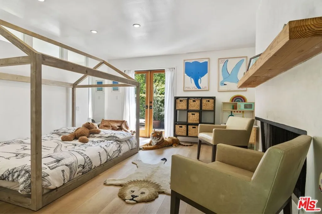 Pacific Palisades, California 90272, United States, 3 Bedrooms Bedrooms, ,2 BathroomsBathrooms,Residential,Active,123282