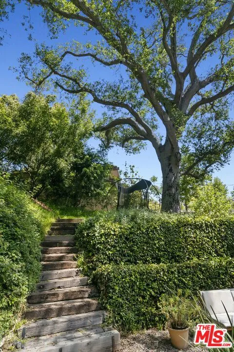 Pacific Palisades, California 90272, United States, 3 Bedrooms Bedrooms, ,2 BathroomsBathrooms,Residential,Active,123282