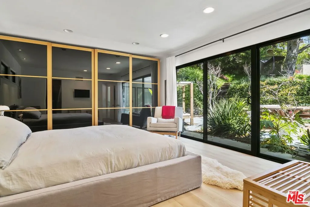 Pacific Palisades, California 90272, United States, 3 Bedrooms Bedrooms, ,2 BathroomsBathrooms,Residential,Active,123282