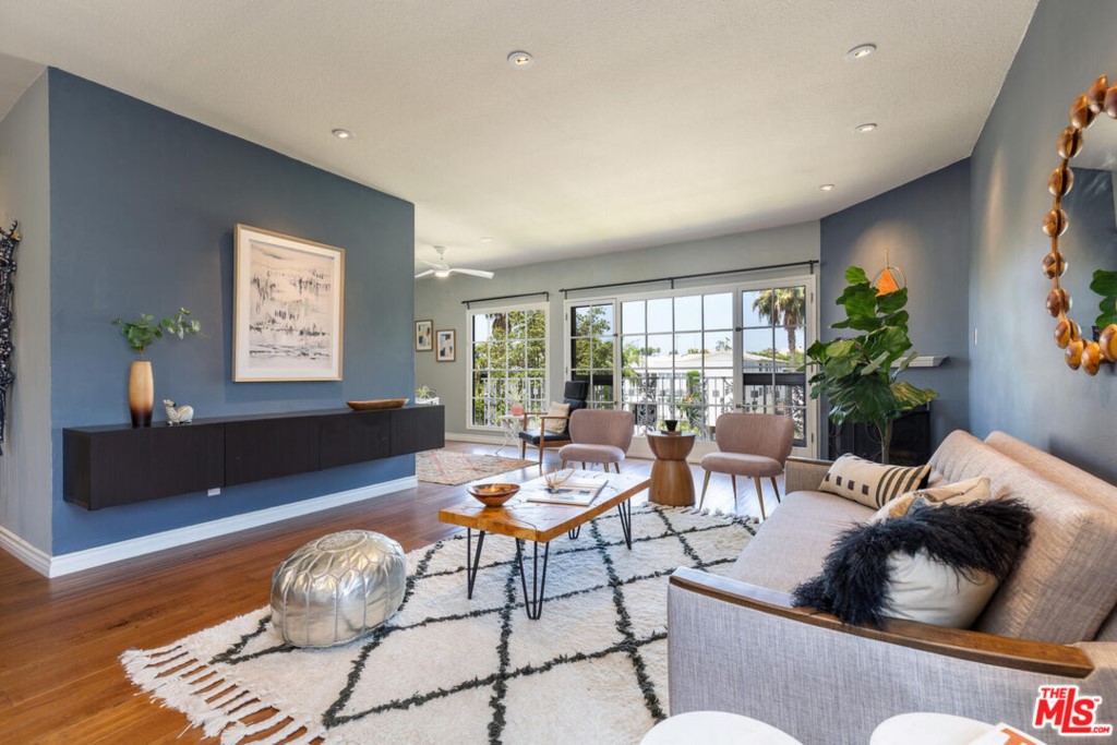 822 S Windsor Boulevard 202