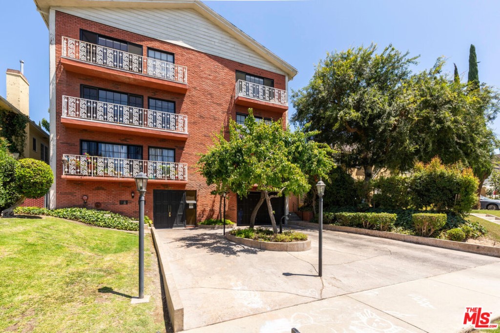 822 S Windsor Boulevard 202