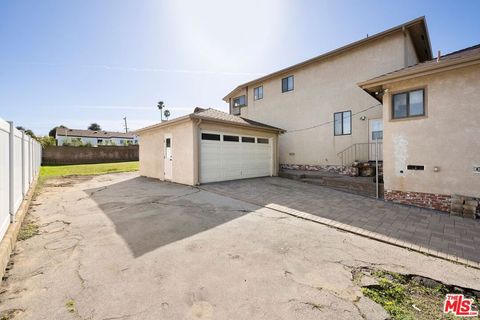 A home in El Segundo