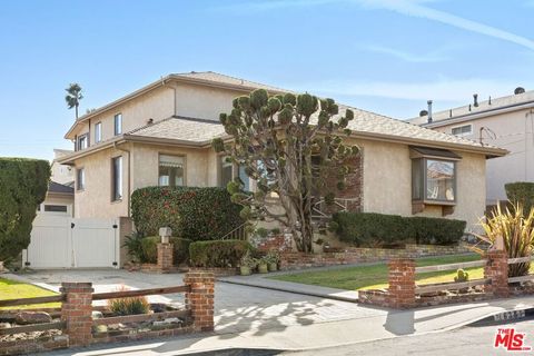 A home in El Segundo