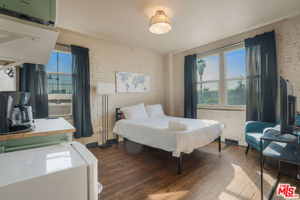 Properties 3 2731 Beverly Boulevard
