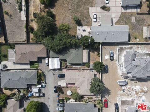 A home in El Monte