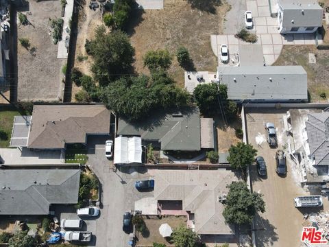 A home in El Monte