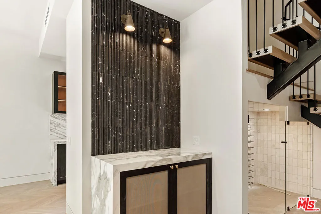 West Hollywood, California 90069, United States, 2 Bedrooms Bedrooms, ,3 BathroomsBathrooms,Residential,Active,9605