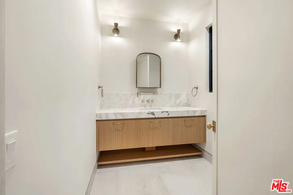 West Hollywood, California 90069, United States, 2 Bedrooms Bedrooms, ,3 BathroomsBathrooms,Residential,Active,9605