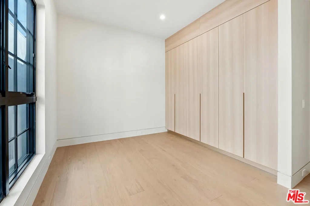 West Hollywood, California 90069, United States, 2 Bedrooms Bedrooms, ,3 BathroomsBathrooms,Residential,Active,9605