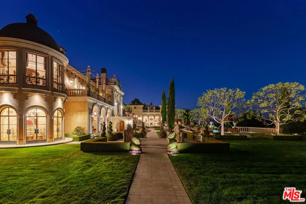 Calabasas, California 91302, United States, 7 Bedrooms Bedrooms, ,8 BathroomsBathrooms,Residential,Active,61171