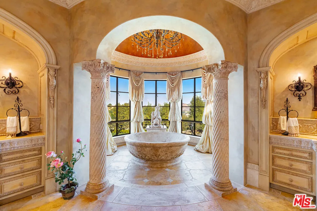 Calabasas, California 91302, United States, 7 Bedrooms Bedrooms, ,8 BathroomsBathrooms,Residential,Active,61171