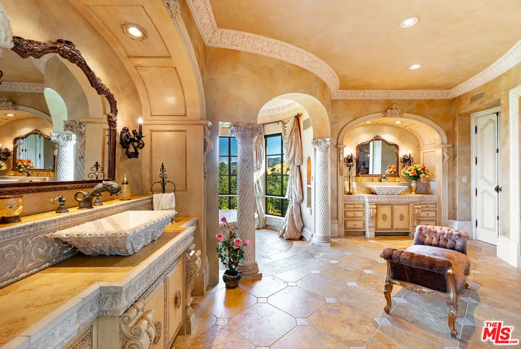 Calabasas, California 91302, United States, 7 Bedrooms Bedrooms, ,8 BathroomsBathrooms,Residential,Active,61171