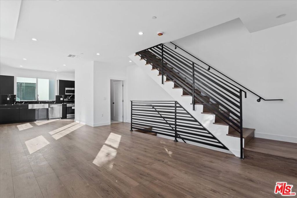 Properties 2 11447 Cumpston Street