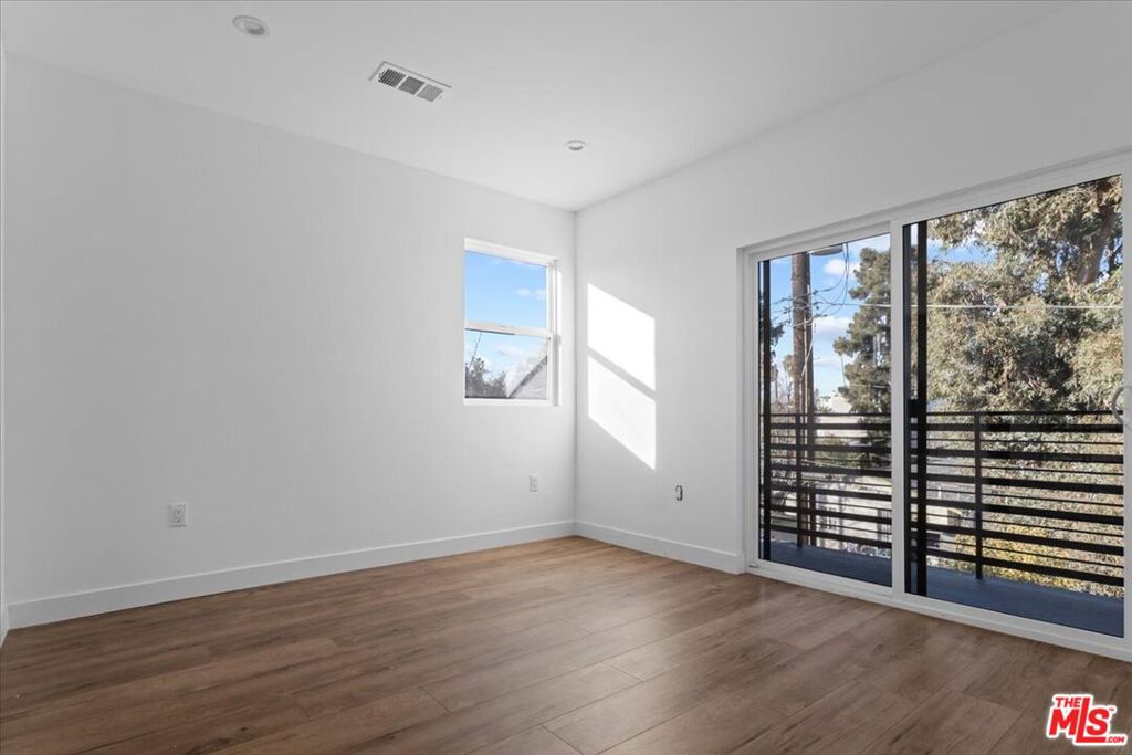 Properties 4 11447 Cumpston Street