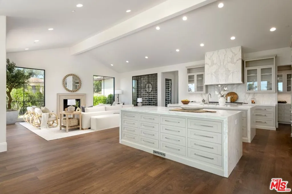 Summerland, California 93067, United States, 6 Bedrooms Bedrooms, ,9 BathroomsBathrooms,Residential,Active,136685