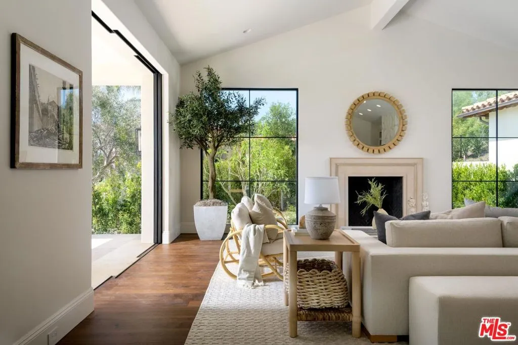 Summerland, California 93067, United States, 6 Bedrooms Bedrooms, ,9 BathroomsBathrooms,Residential,Active,136685